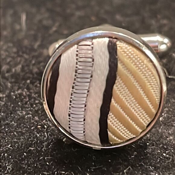 Vintage-1960s-pillbox cream/black geometric design silk bullet back cuff links - Picture 9 of 13